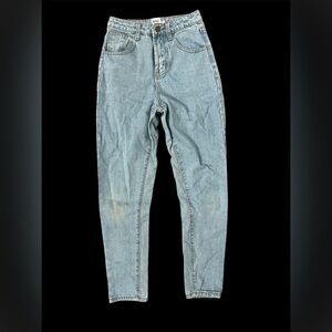 High-Waisted Light Wash Mom‎ Jeans – Size 0